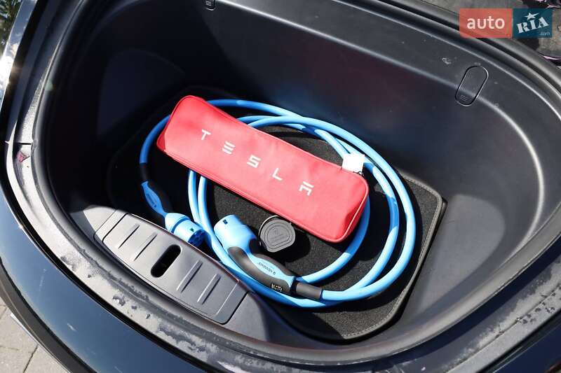 Седан Tesla Model 3 2019 в Мукачево