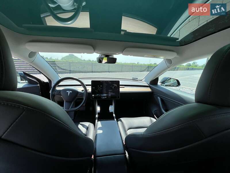 Седан Tesla Model 3 2019 в Мукачево