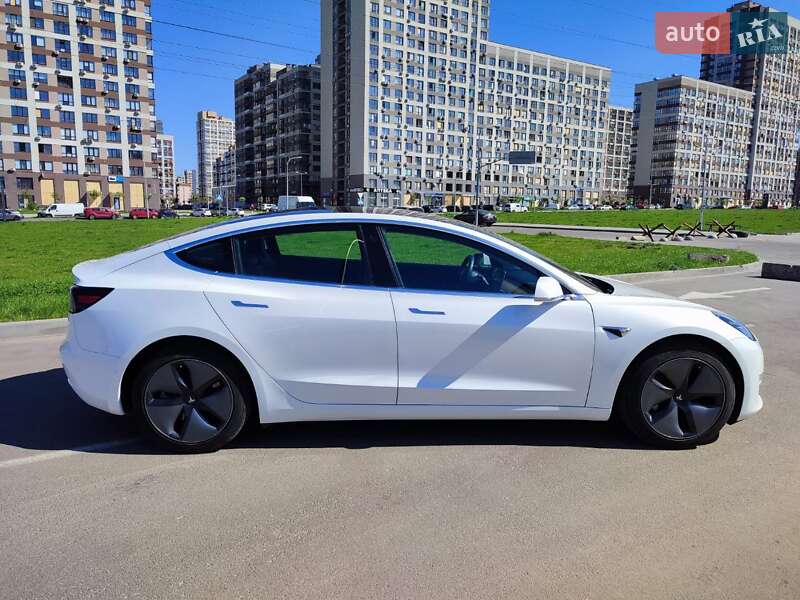Седан Tesla Model 3 2019 в 