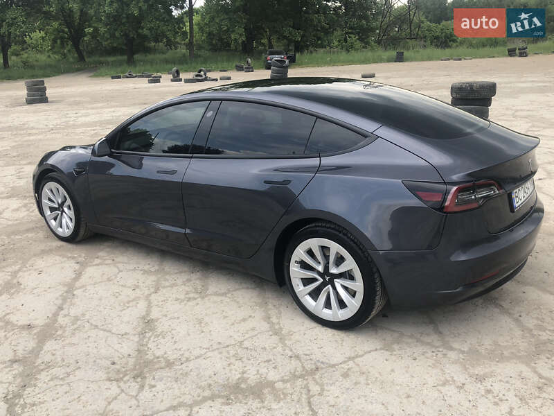 Седан Tesla Model 3 2021 в Львове