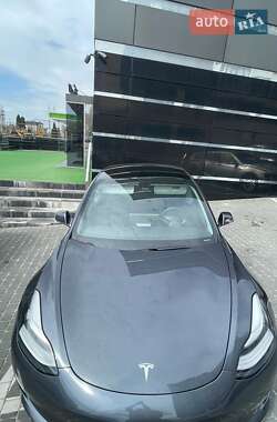 Седан Tesla Model 3 2020 в Львове