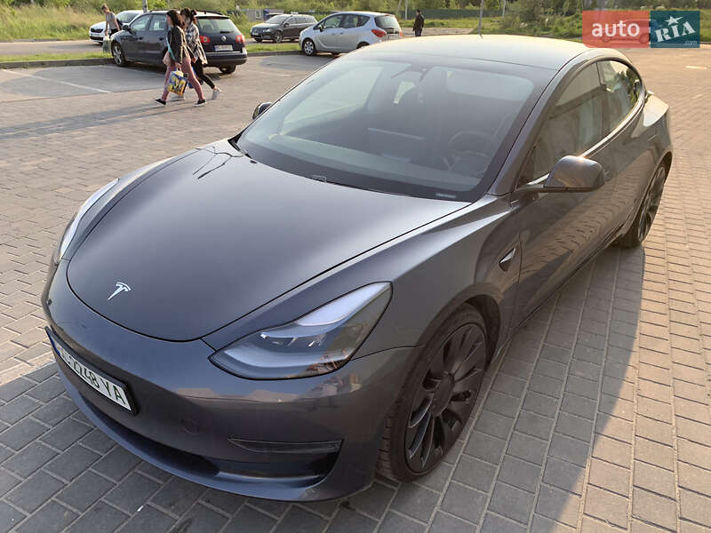 Седан Tesla Model 3 2021 в Львове