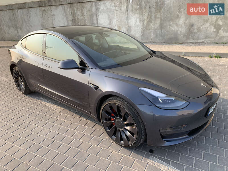 Седан Tesla Model 3 2021 в 
