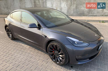 Седан Tesla Model 3 2021 в 