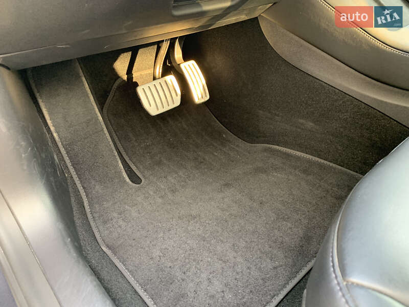 Седан Tesla Model 3 2021 в Львове