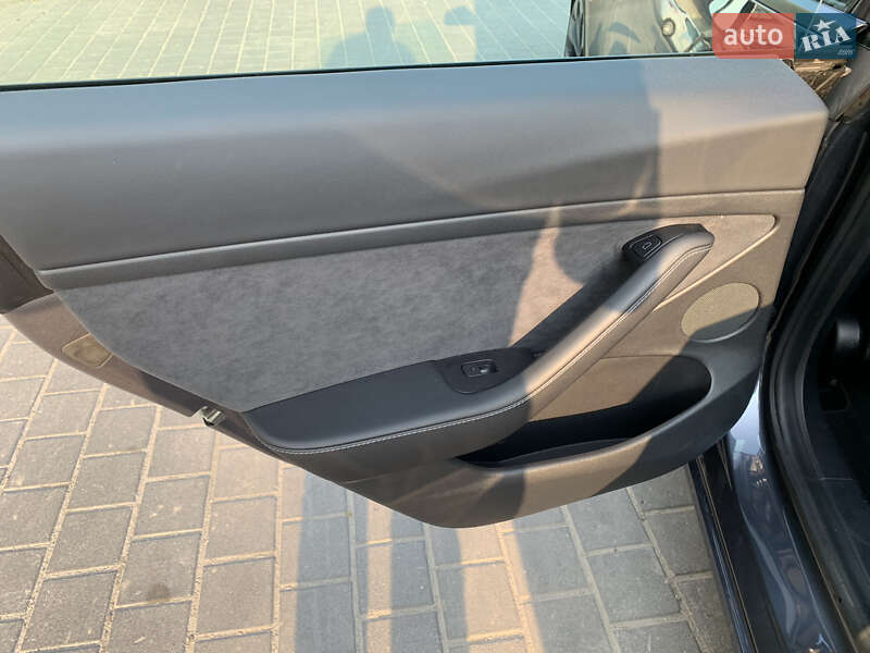 Седан Tesla Model 3 2021 в Львове