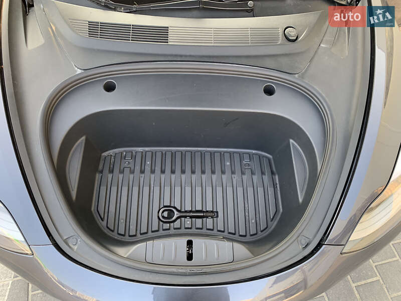 Седан Tesla Model 3 2021 в Львове