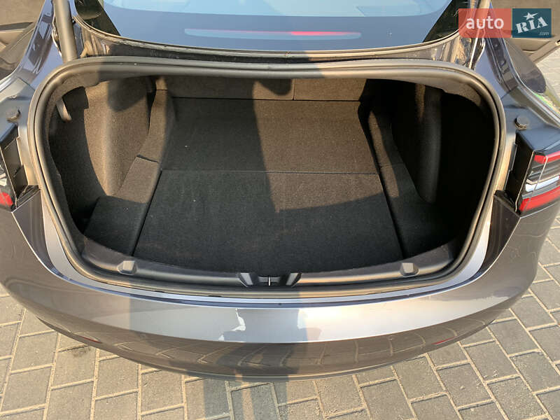Седан Tesla Model 3 2021 в Львове