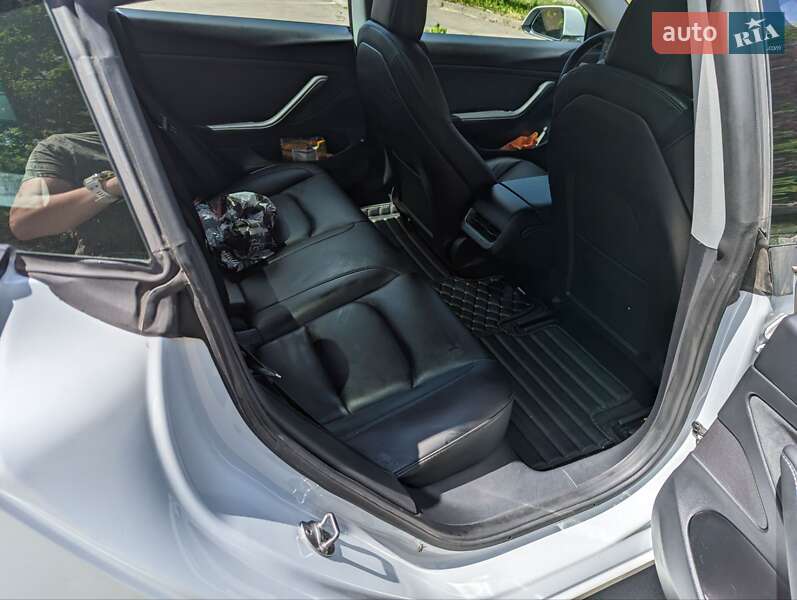 Седан Tesla Model 3 2020 в Ровно