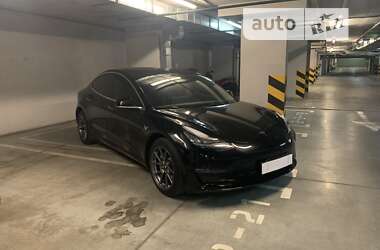 Седан Tesla Model 3 2020 в 