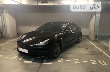 Седан Tesla Model 3 2020 в 