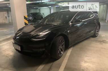 Седан Tesla Model 3 2020 в 