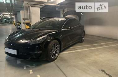 Седан Tesla Model 3 2020 в 