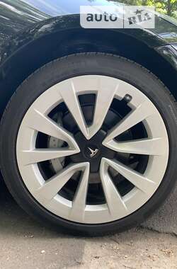 Седан Tesla Model 3 2021 в 