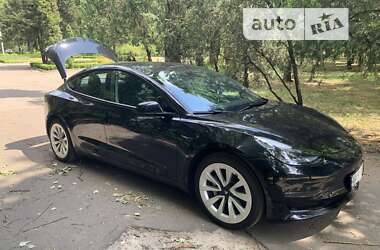 Седан Tesla Model 3 2021 в 