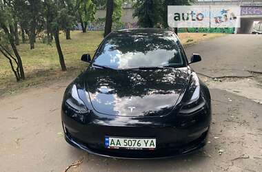 Седан Tesla Model 3 2021 в 