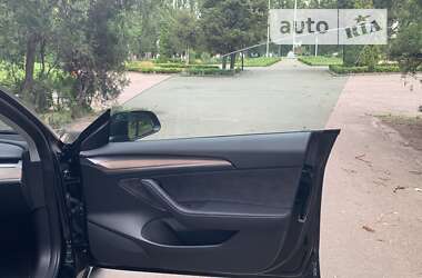 Седан Tesla Model 3 2021 в 