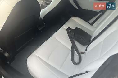 Седан Tesla Model 3 2020 в Шепетівці