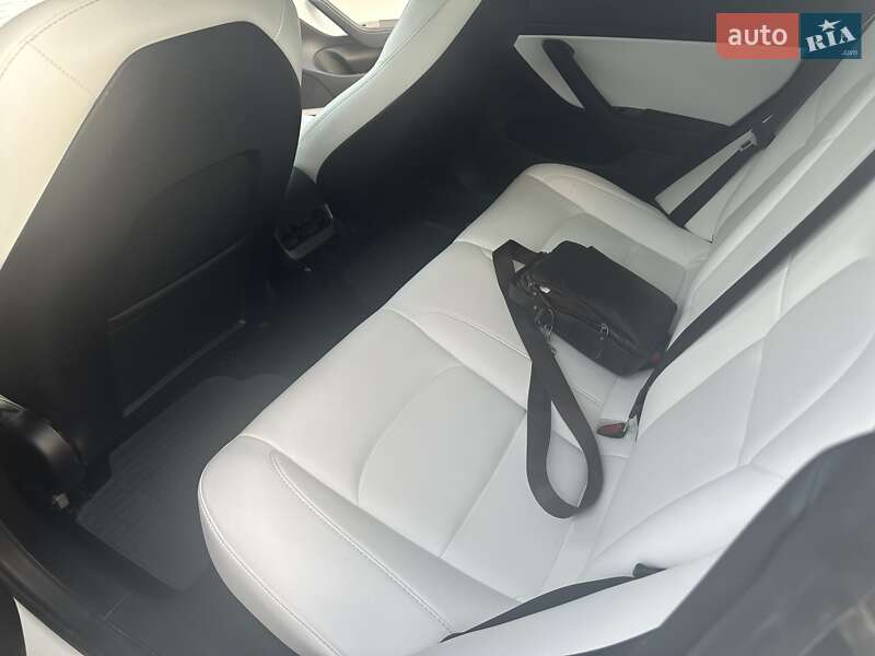 Седан Tesla Model 3 2020 в Шепетівці