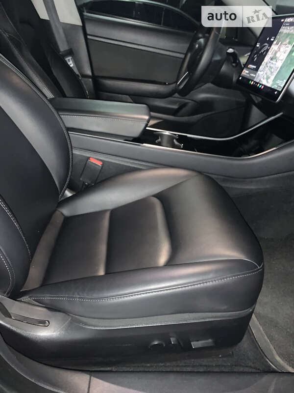 Седан Tesla Model 3 2019 в Дніпрі