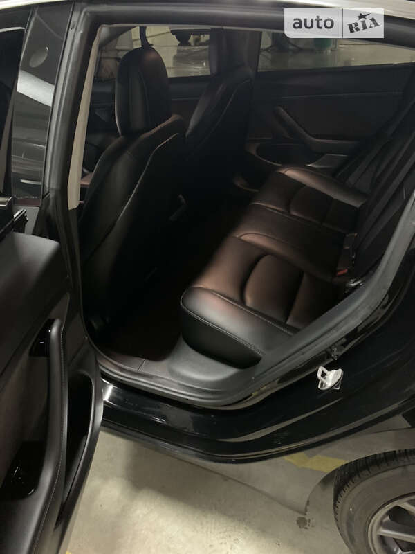 Седан Tesla Model 3 2019 в Дніпрі