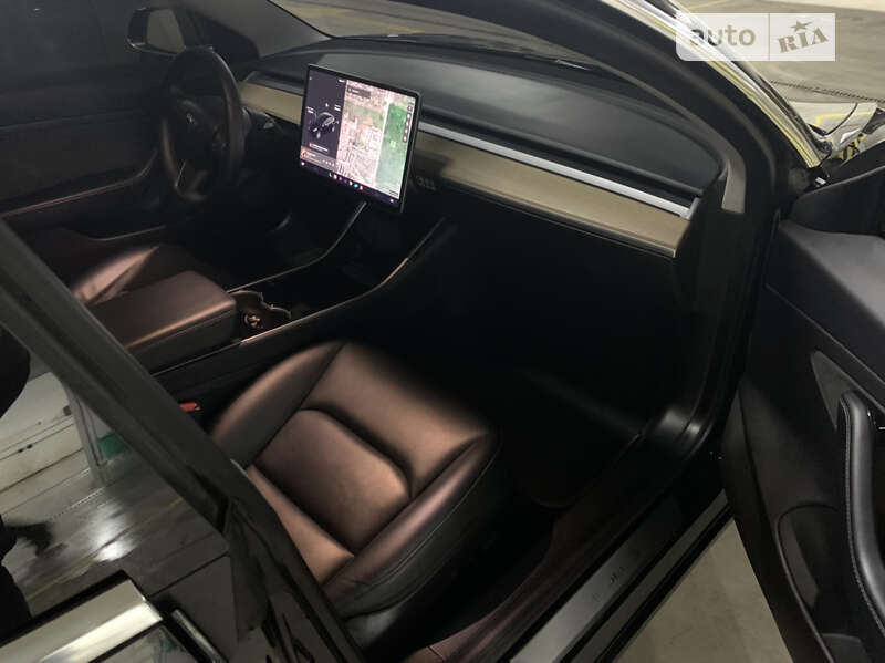 Седан Tesla Model 3 2019 в Дніпрі