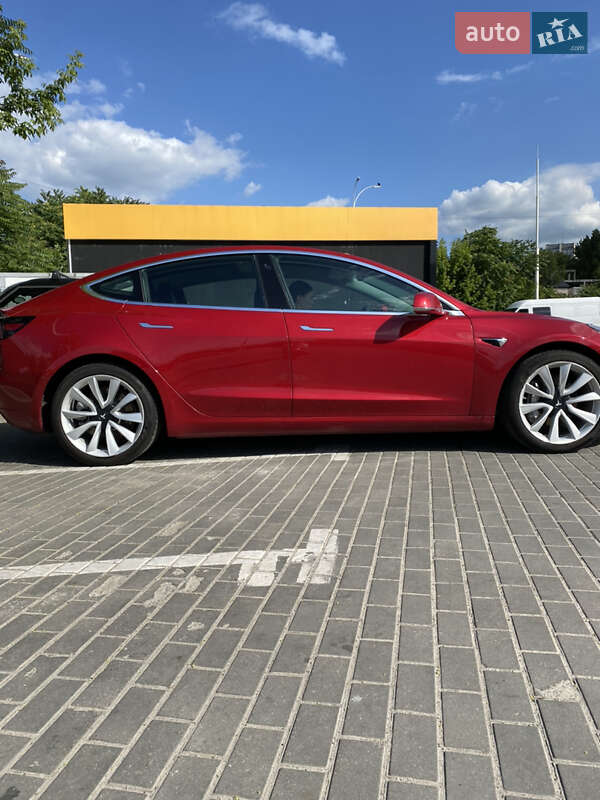 Седан Tesla Model 3 2020 в Дніпрі