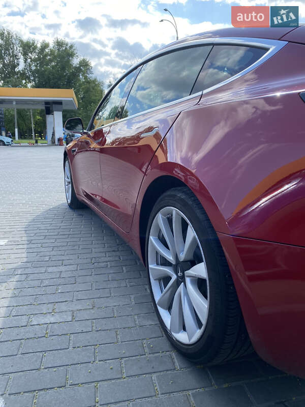 Седан Tesla Model 3 2020 в Дніпрі