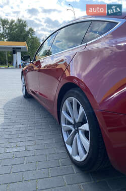 Седан Tesla Model 3 2020 в 