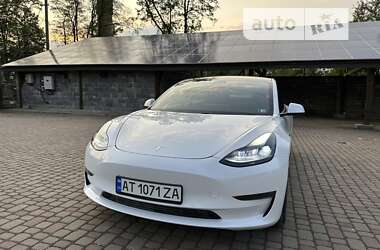 Седан Tesla Model 3 2021 в 