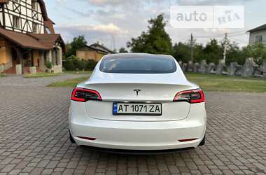 Седан Tesla Model 3 2021 в 