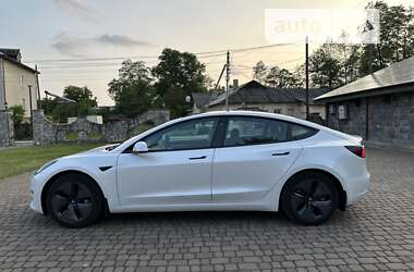 Седан Tesla Model 3 2021 в Калуше