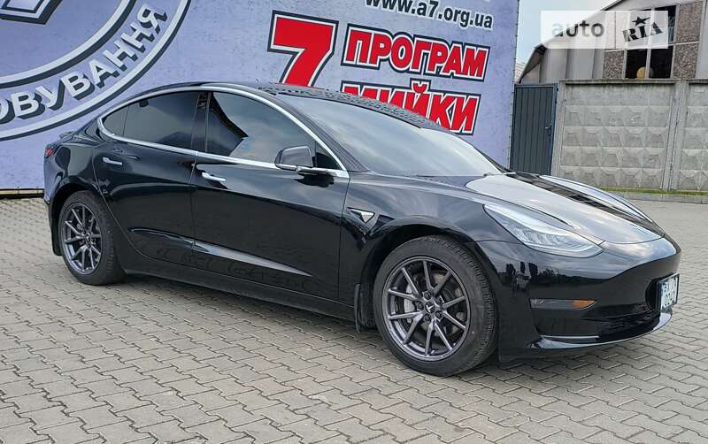 Седан Tesla Model 3 2019 в Хмельницком