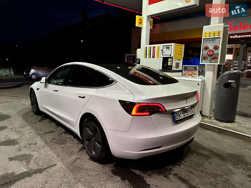 Седан Tesla Model 3 2019 в Киеве