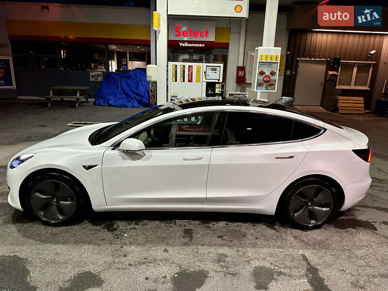 Седан Tesla Model 3 2019 в Киеве