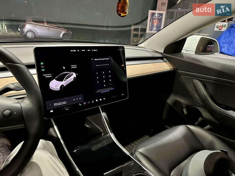 Седан Tesla Model 3 2019 в Киеве