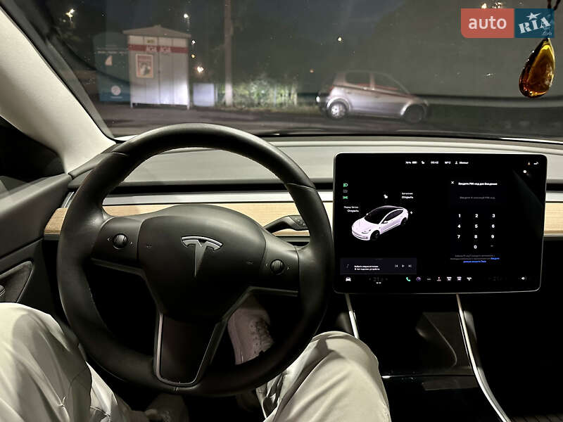 Седан Tesla Model 3 2019 в Киеве
