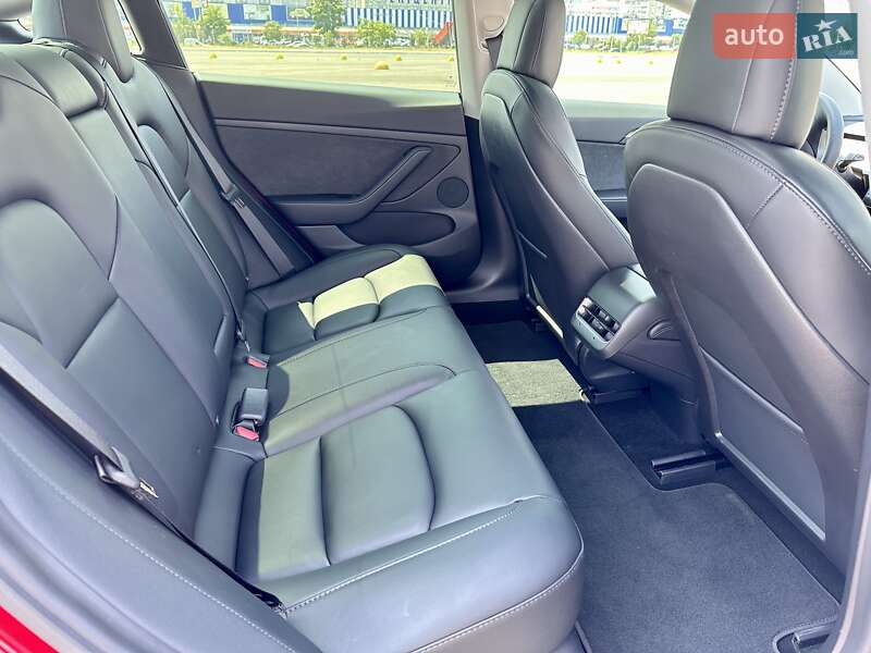Седан Tesla Model 3 2021 в Киеве