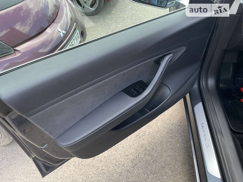 Седан Tesla Model 3 2019 в Тернополі