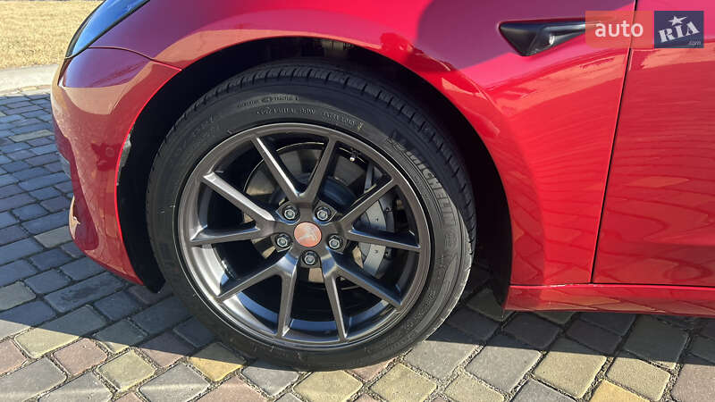 Седан Tesla Model 3 2022 в Днепре