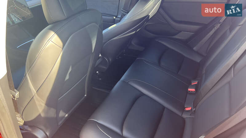 Седан Tesla Model 3 2022 в Днепре