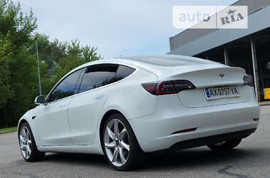 Седан Tesla Model 3 2019 в Киеве