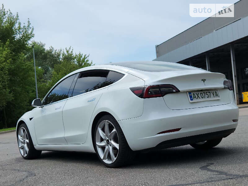 Седан Tesla Model 3 2019 в Києві