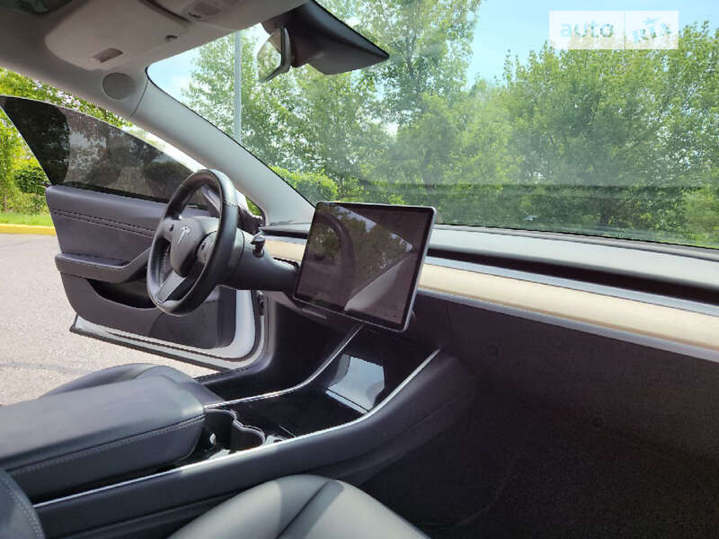 Седан Tesla Model 3 2019 в Києві