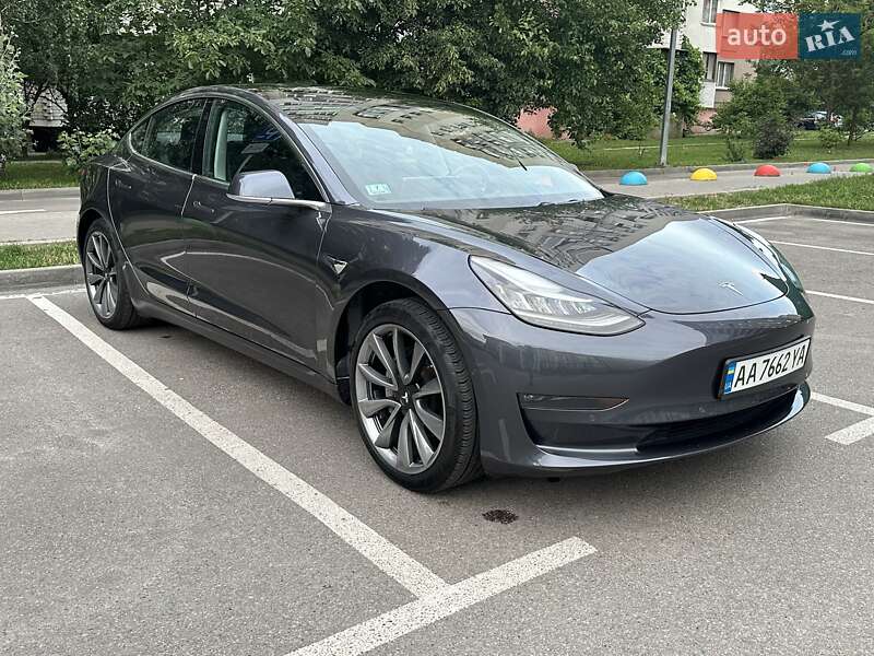 Седан Tesla Model 3 2018 в Києві