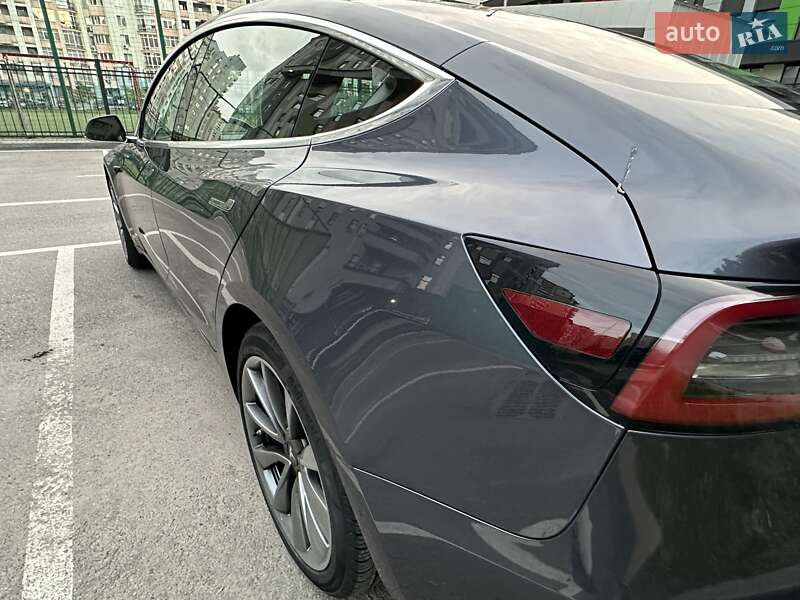 Седан Tesla Model 3 2018 в Києві