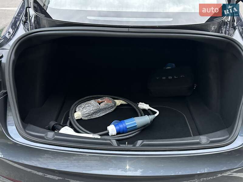 Седан Tesla Model 3 2018 в Києві