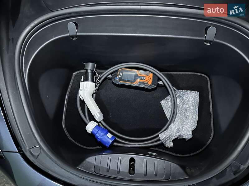 Седан Tesla Model 3 2018 в Києві