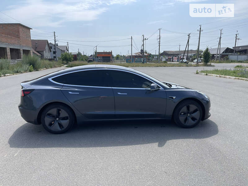 Седан Tesla Model 3 2018 в Буче