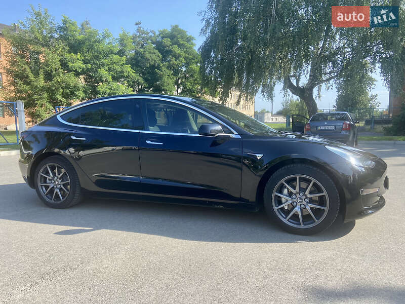Седан Tesla Model 3 2019 в Киеве